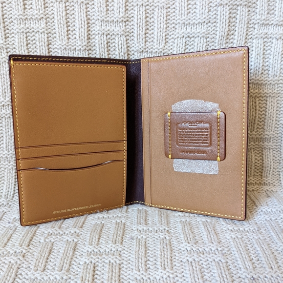 Coach Passport Case in Light Saddle - BNWT - Picture 3 of 14